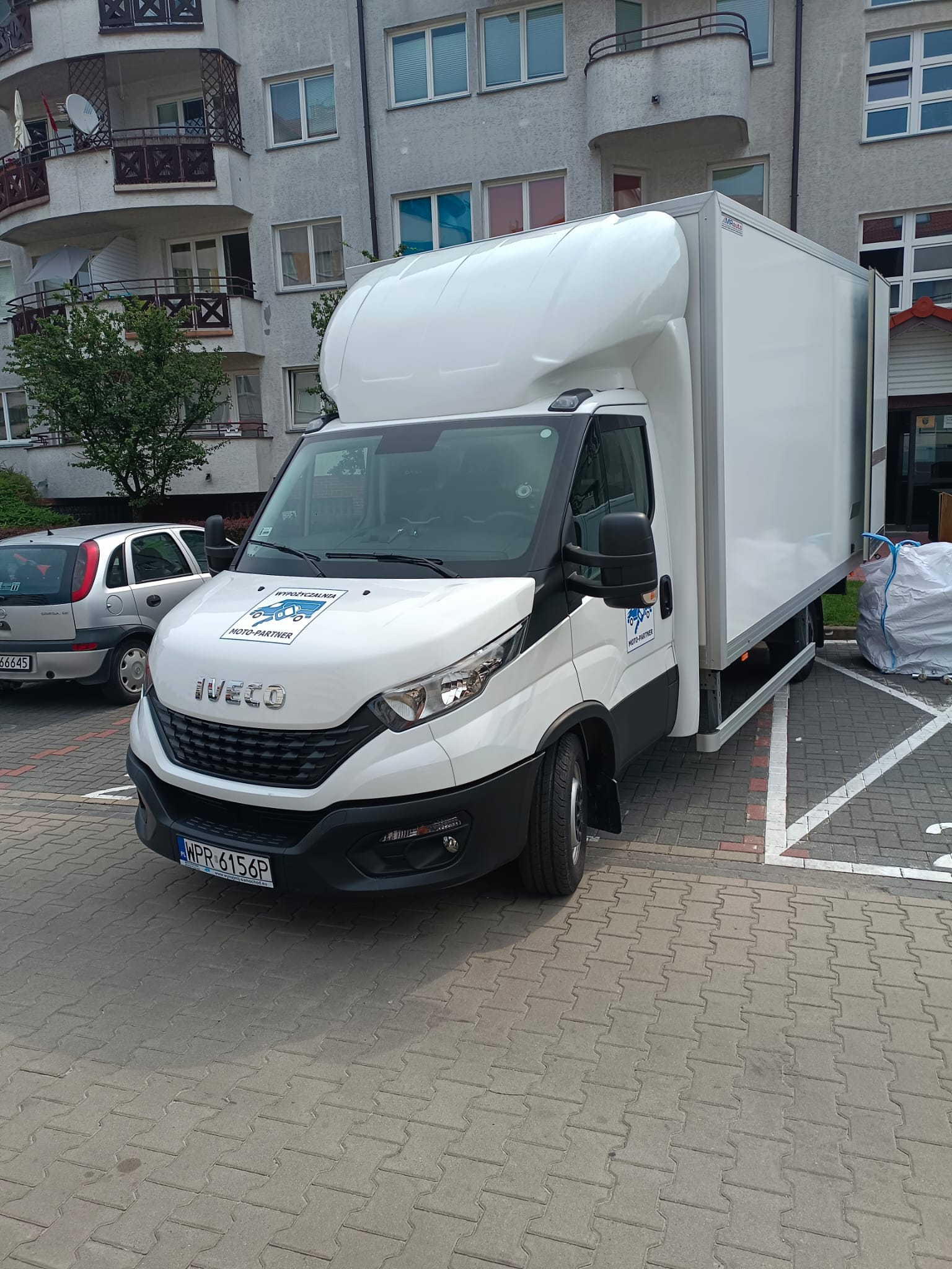 taxi bagażowe QPACK - samochód firmowy